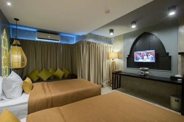 Superior King or Twin Room with Shower