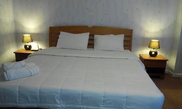 1 Bedroom Apartment with Mountain View