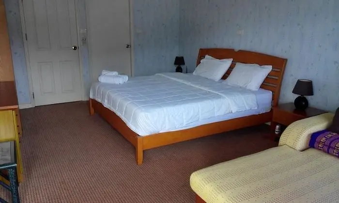 1 Bedroom Apartment with Mountain View
