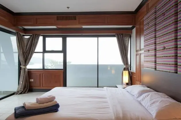 1 Bedroom Apartment with Sea View