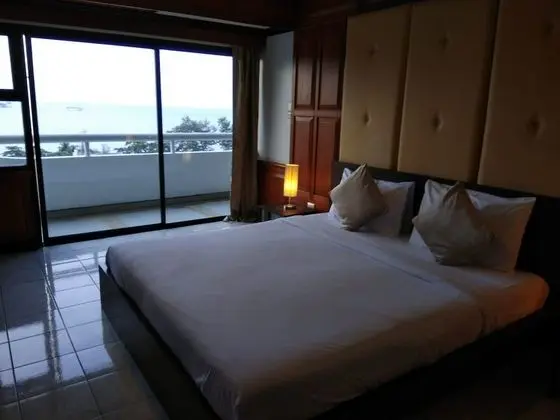 1 Bedroom Apartment with Sea View
