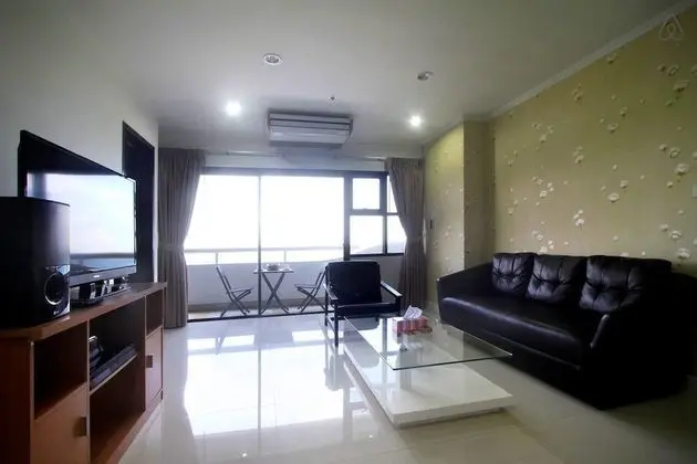 2 Bedrooms Apartment with Sea View