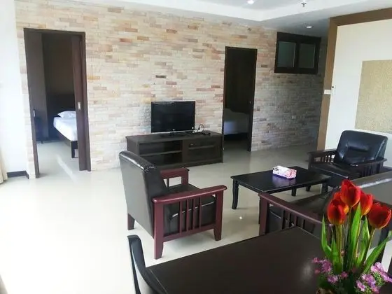 2 Bedrooms Apartment with Sea View
