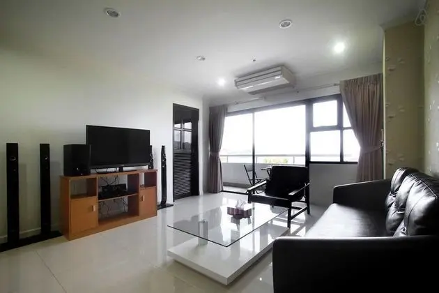 2 Bedrooms Apartment with Sea View