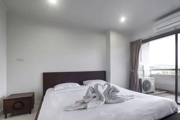 2 Bedrooms Apartment with Sea View