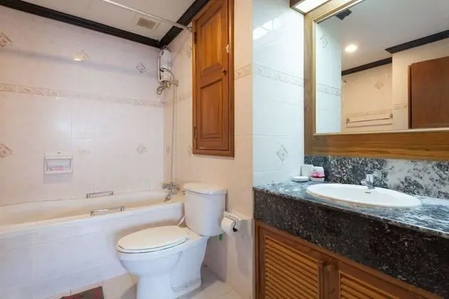 2 Bedrooms Apartment with Sea View