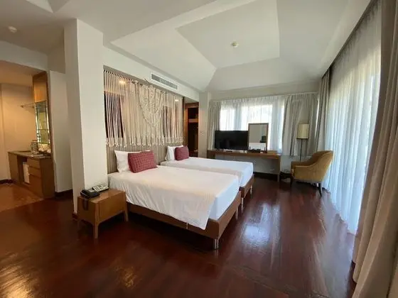 Patra Junior Garden View Suite