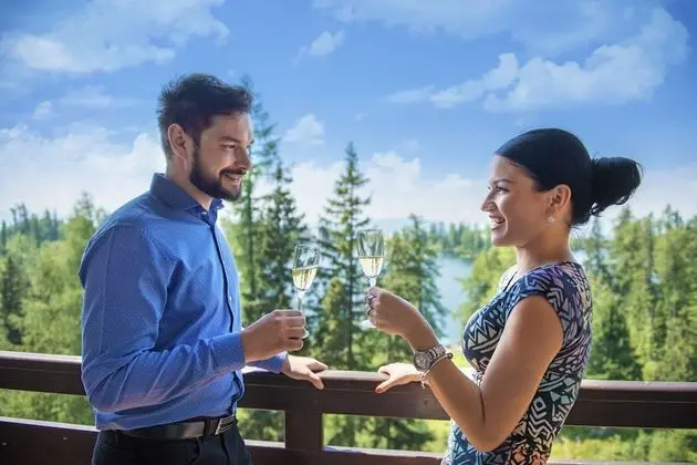 Tek Büyük veya İki Ayrı Yataklı Oda, Göl Manzaralı