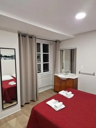 Tek Büyük Yataklı Oda, Ortak Banyo (avec lavabo)