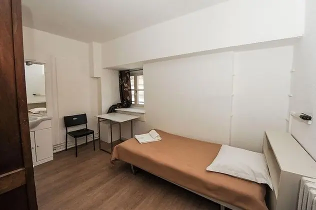 Tek Kişilik Oda, Ortak Banyo (Avec lavabo)