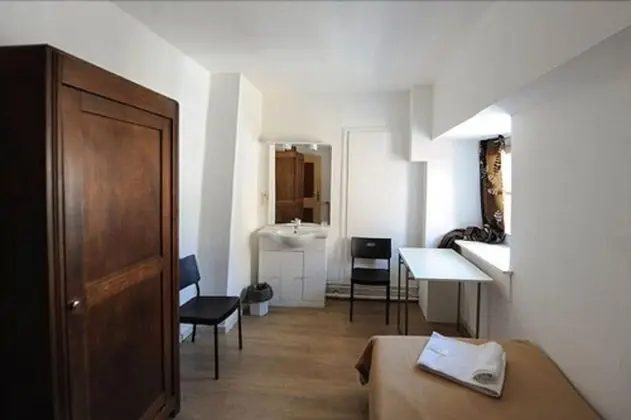 Tek Kişilik Oda, Ortak Banyo (Avec lavabo)