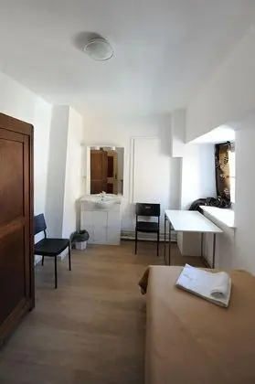 Tek Kişilik Oda, Ortak Banyo (Avec lavabo)