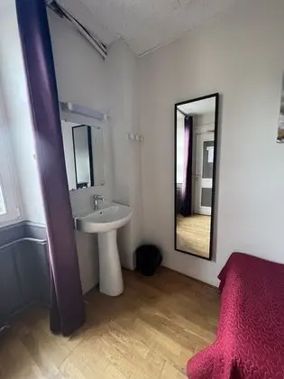 Tek Kişilik Oda, Ortak Banyo (Avec lavabo)