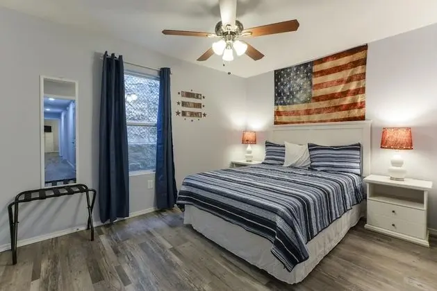 Daire (Patriot Place - Walk-in NO STAIRS - S)