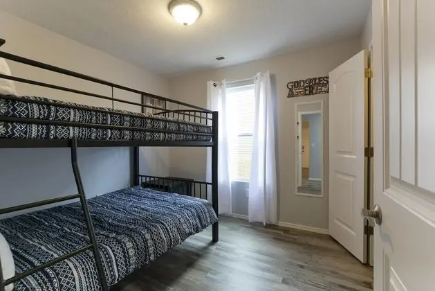 Daire (Patriot Place - Walk-in NO STAIRS - S)