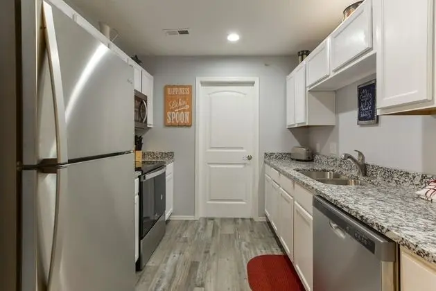 Daire (Patriot Place - Walk-in NO STAIRS - S)