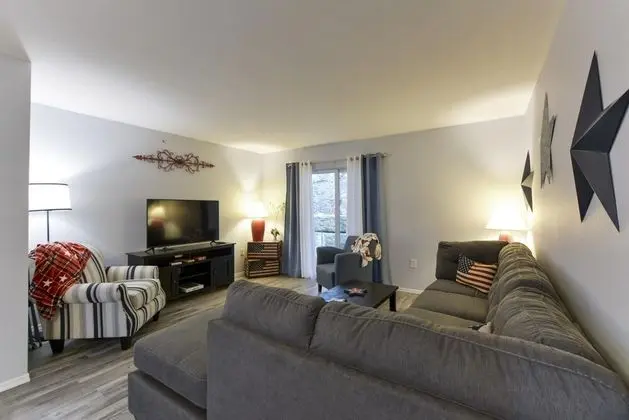 Daire (Patriot Place - Walk-in NO STAIRS - S)