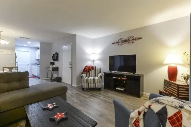 Daire (Patriot Place - Walk-in NO STAIRS - S)