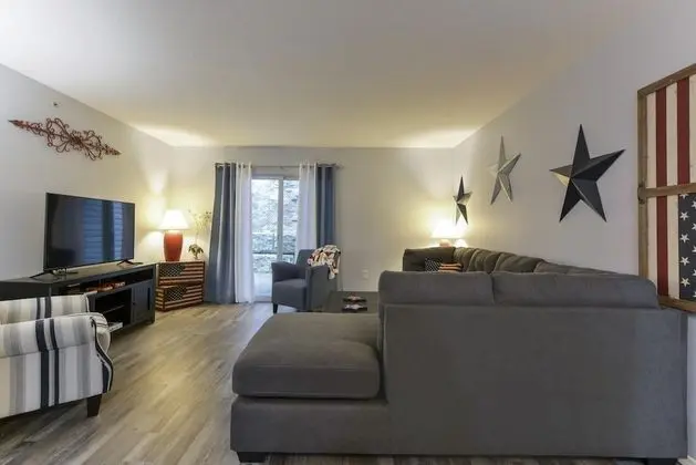 Daire (Patriot Place - Walk-in NO STAIRS - S)