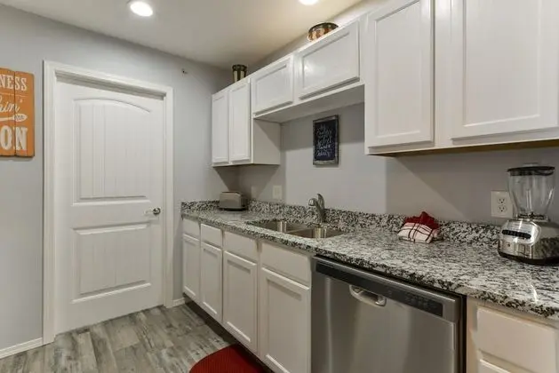 Daire (Patriot Place - Walk-in NO STAIRS - S)