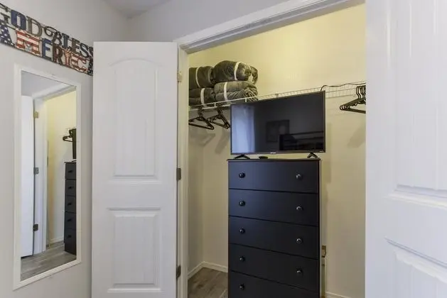 Daire (Patriot Place - Walk-in NO STAIRS - S)