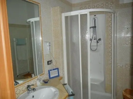 Tek Büyük veya İki Ayrı Yataklı Oda, Balkon, Deniz Manzaralı