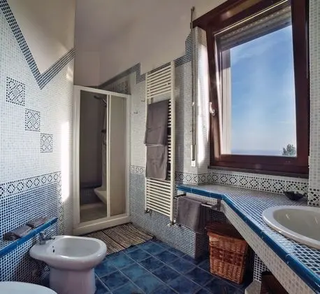 Tek Büyük veya İki Ayrı Yataklı Oda, Balkon, Deniz Manzaralı