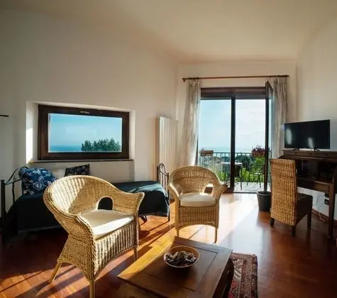 Üç Kişilik Oda, Balkon, Deniz Manzaralı