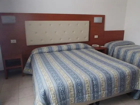 Üç Kişilik Oda, Birden Çok Yatak