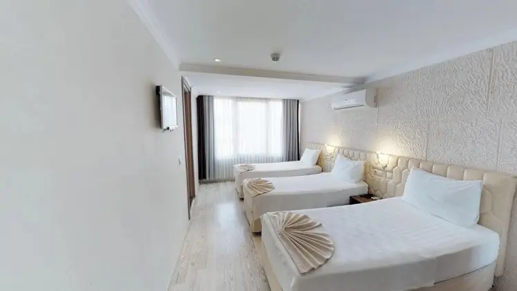 Triple, Bahçe Manzaralı