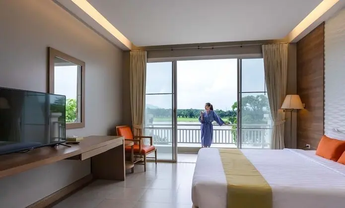 Hotel Deluxe King Bed