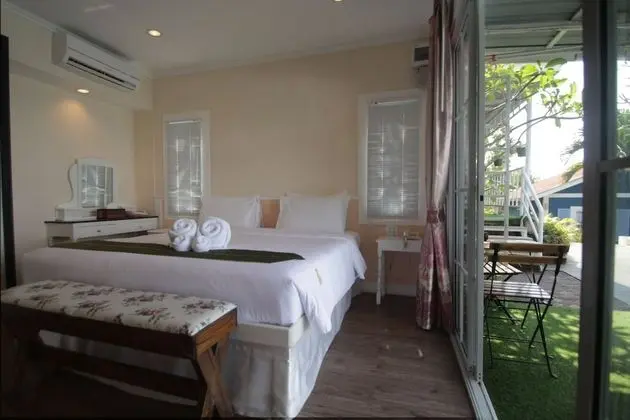 Deluxe Room Pool Side