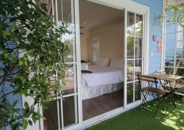 Deluxe Room Pool Side
