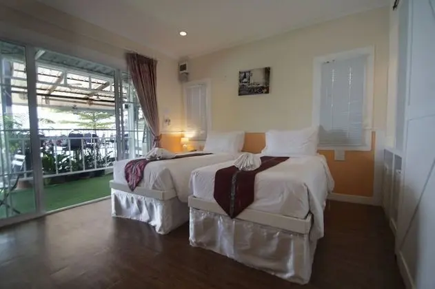Deluxe Room Pool Side