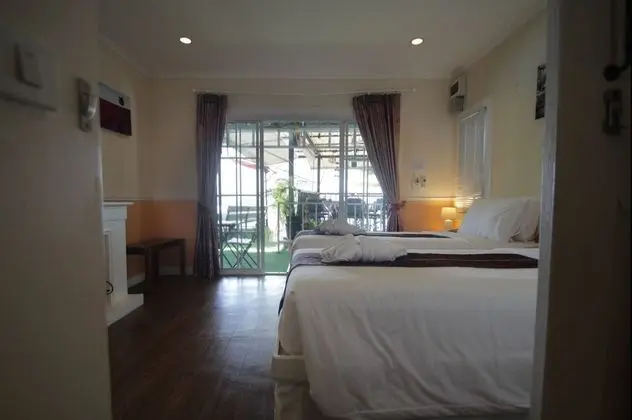 Deluxe Room Pool Side