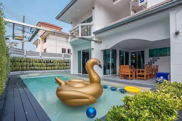 Seven Bedrooms Pool Villa 1km Jomtien beach