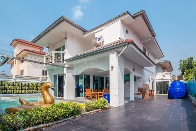 Seven Bedrooms Pool Villa 1km Jomtien beach