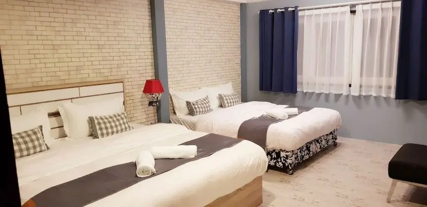 5 Bedrooms Pool Villa
