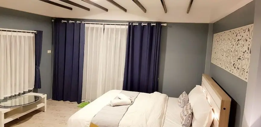 5 Bedrooms Pool Villa