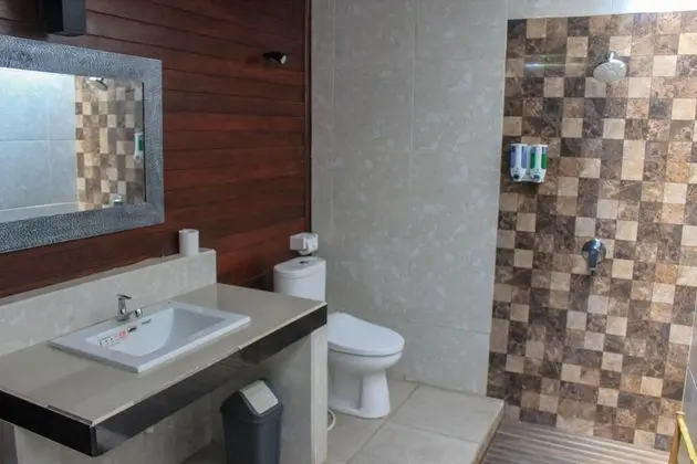 Deluxe Tek Büyük Yataklı Oda, 1 En Büyük (King) Boy Yatak, Balkon, Bahçe Manzaralı