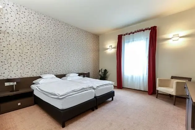 Superior Tek Büyük veya İki Ayrı Yataklı Oda, Göl Manzaralı (First Floor)