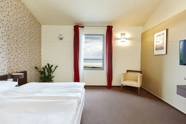 Superior Tek Büyük veya İki Ayrı Yataklı Oda, Göl Manzaralı (First Floor)