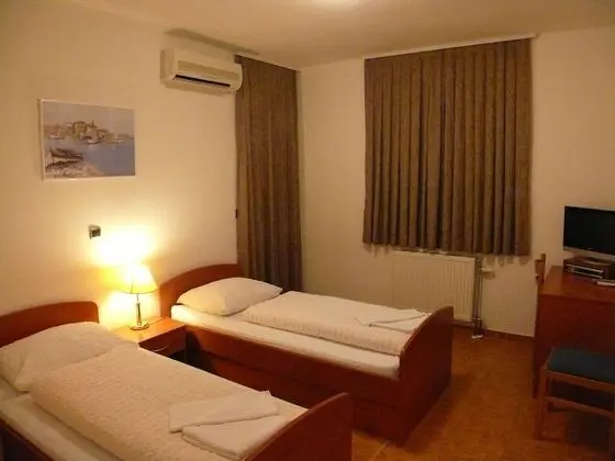 Tek Büyük veya İki Ayrı Yataklı Oda, Balkon
