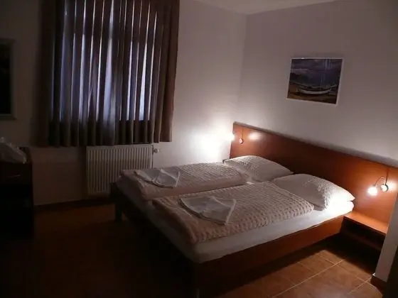 Tek Büyük veya İki Ayrı Yataklı Oda, Balkon