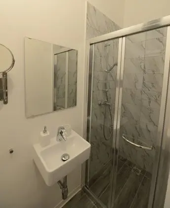 Tek Büyük Yataklı Oda, Balkon
