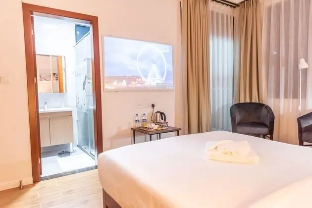 Business Tek Büyük Yataklı Oda