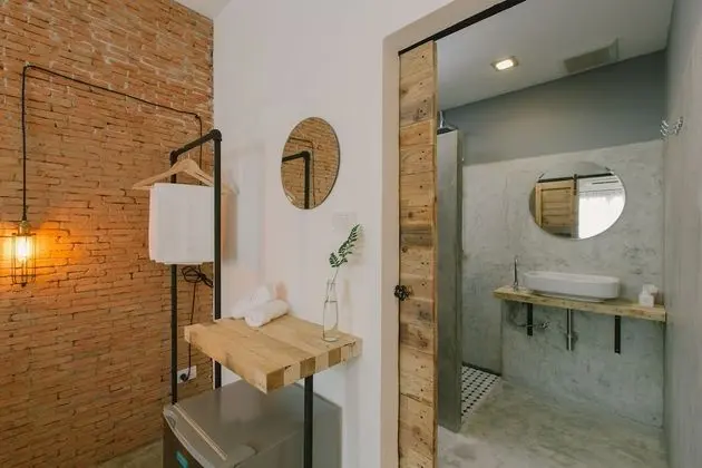 B Room - Standard King Room