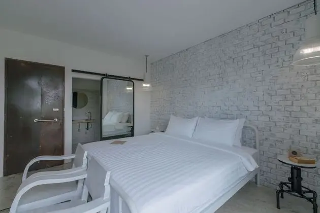 W Room - King Room with Balcony