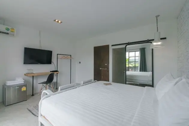 W Room - King Room with Balcony