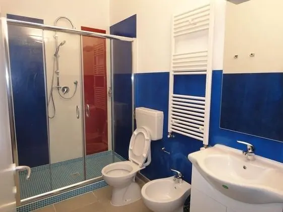 Ortak Ranzalı Oda, Sadece kadınlar için, Ortak Banyo (6 Pax)